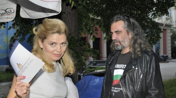 Eрнестина води войни с Андрей Слабаков