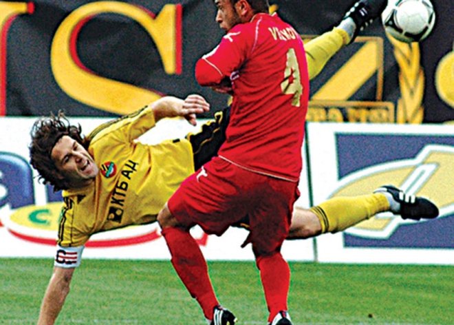 Контузия на Иван Цветков стресна Мъри Стоилов