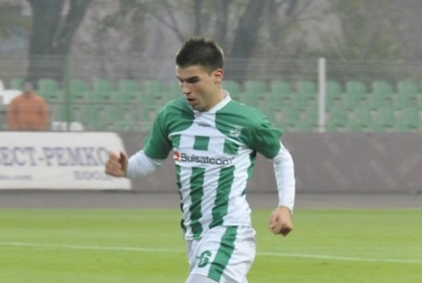 Левски е в напреднали преговори с двама халфове