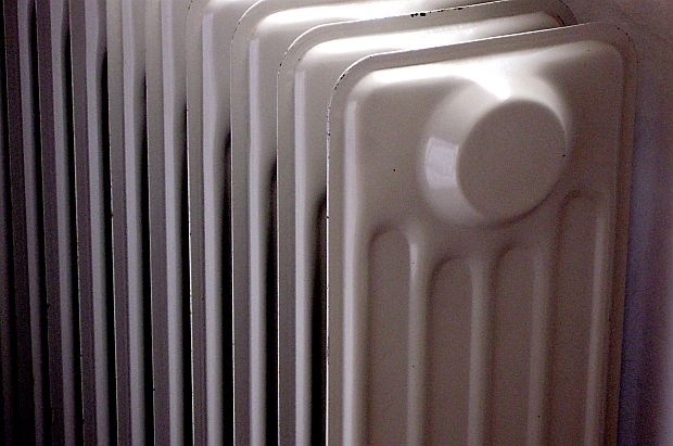 Затвориха две училища в страната