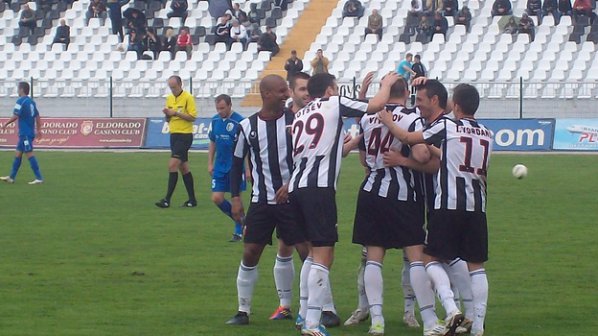 Локомотив (Пловдив) уреди 4 контроли в Турция