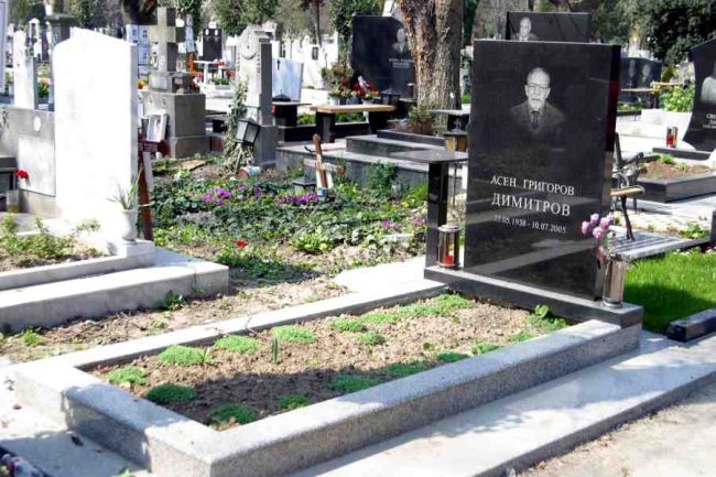 Откраднаха оградата на гробище