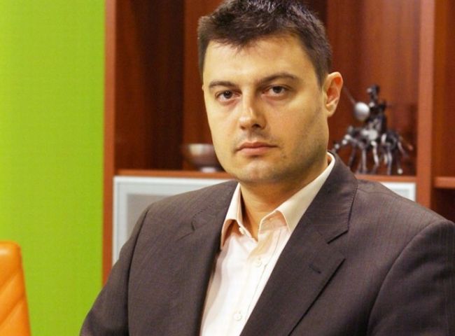 Бареков изпратил сина си в чужбина