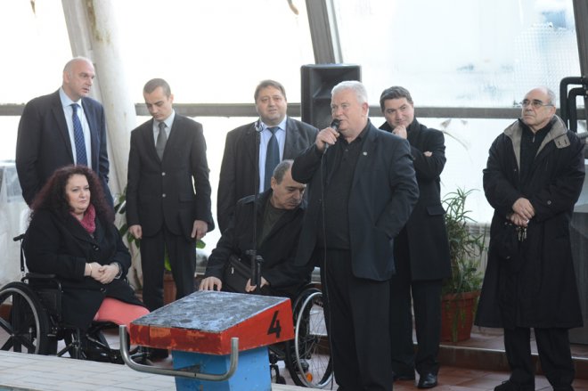 Левски оборудва басейн Спартак с платформа за инвалиди