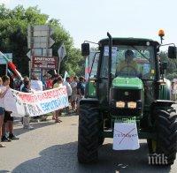 Зърнопроизводители блокират бензиностанции из страната
