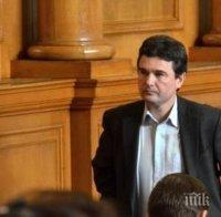 Куневистът Найден Зеленогорски стана главен цензор в Реформаторския блок. Обикаля депутатите и следи кой как реагира за промените в Конституцията