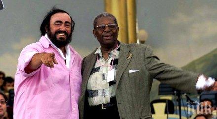 откриха два музея посветени лучано павароти