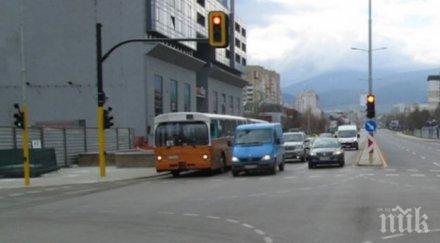 скъпо ремонтиран столичен булевард абсурдно сменя трасето вижте софия движението превръща кошмар