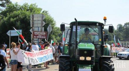 зърнопроизводители блокират бензиностанции страната