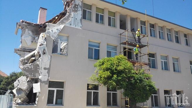 Укрепват срутена част на гимназията в Казанлък