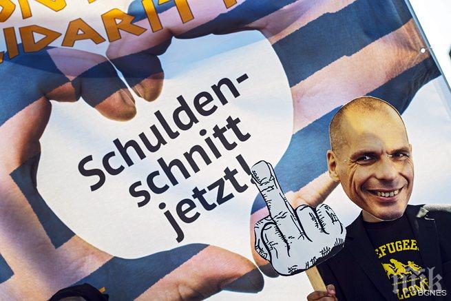 Обвиниха Варуфакис в държавна измяна