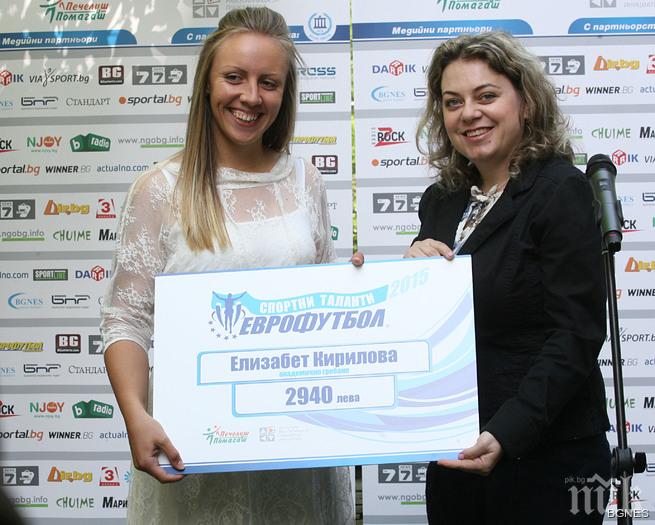 Елизабет Кирилова в борба за полуфинал на Световното по гребане