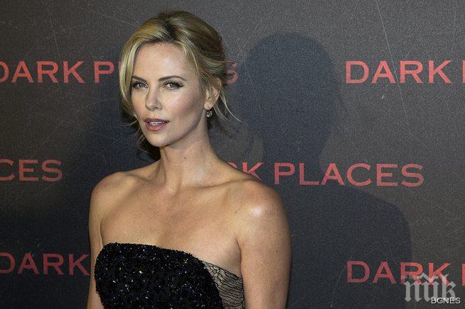 Чарлийз Терон поканила Обама на стриптийз