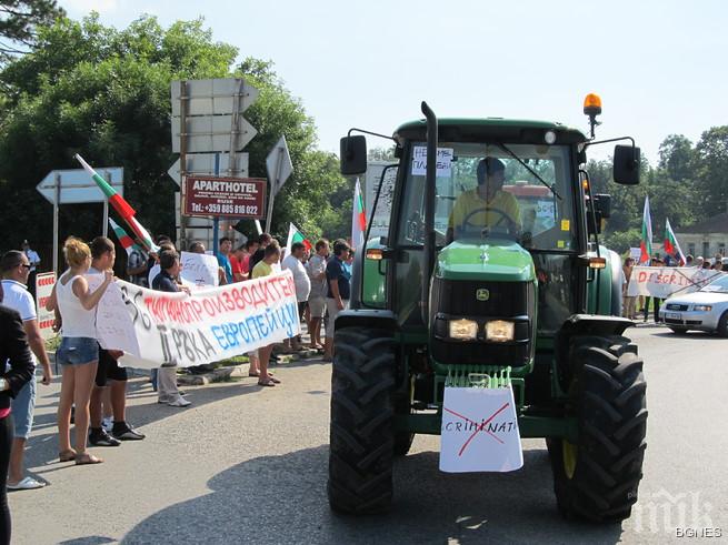 Зърнопроизводители блокират бензиностанции из страната