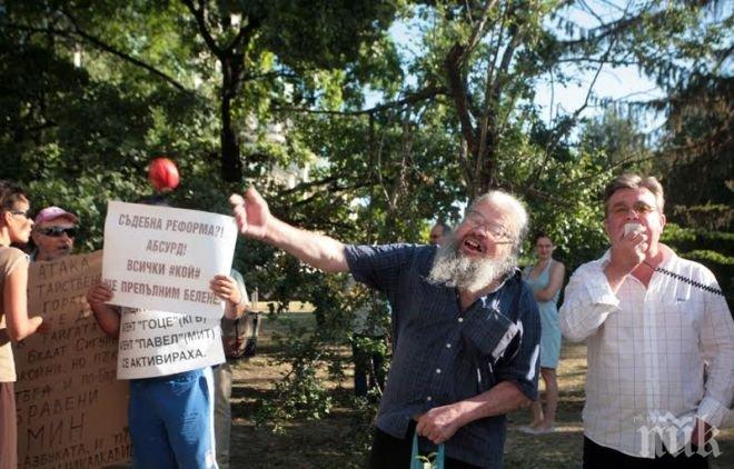 Протестна мрежа пак кряка пред парламента! До кога ще създават работа на полицаите? (снимки)