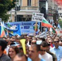 Полицаите отново излизат на протест