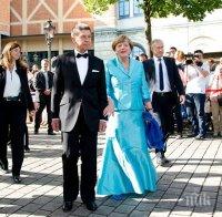 Ангела Меркел - от припаднала до паднала