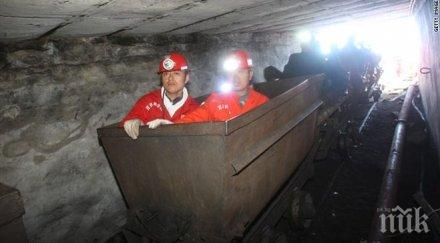 спасиха всички миньори заклещени китайска мина