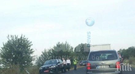 верижна катастрофа пловдивско жени лежат ранени пътя костюмари оказват първа помощ