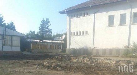 започна изграждането мини игрище калище