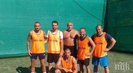 борисов игра футбол снима гол кръста