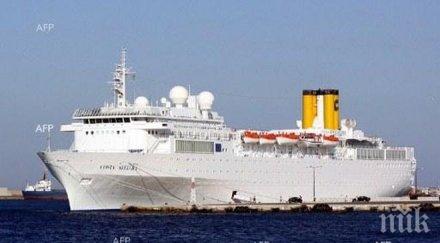 пътнически кораб 253 души борда заседнал остров тинос