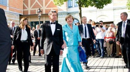 ангела меркел припаднала паднала