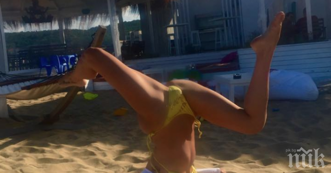 Шефката на Мис Силикон се разчекна на плажа (горещи снимки)