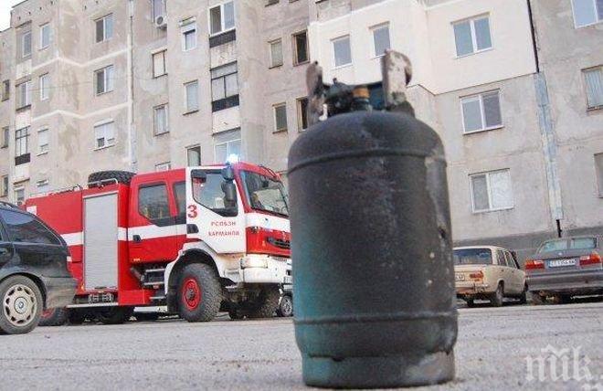 Страшна трагедия! Жегата взриви газова бутилка в Бургаско, овъгли баща и син
