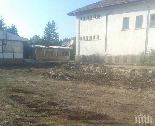 Започна изграждането на мини игрище в Калище