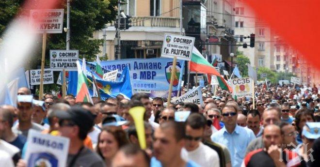 Полицаите отново излизат на протест