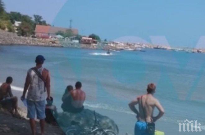 Ексклузивно! Вижте как пада хеликоптерът във водата на плажа в Царево! (видео)