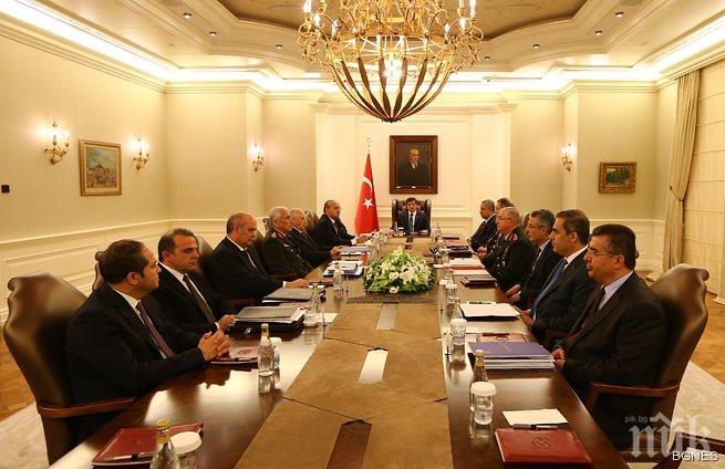 Давутоглу: Започнахме серия въздушни и наземни удари срещу ИД и ПКК 