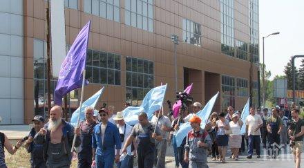 русенски енергетици блокираха дунав мост заради фонда нек