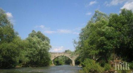 годишно момче удави янтра