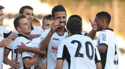 славия разби пирин благоевград поведе група