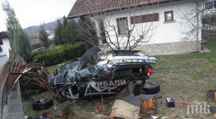 бмв разби ограда части колата раниха старица снимка