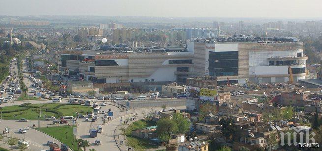 Турските молове с оранжев код за опасност от терористични атаки