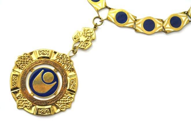 10 години професорски стаж, за да станеш ректор