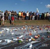 Френските фермери всяха хаос по пътищата и унищожиха чуждестранна продукция