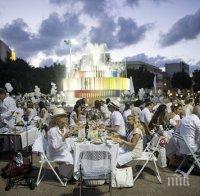 Тайна вечеря в бяло събра 5000 в Ню Йорк