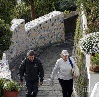 Меркел в отпуск със съпруга си в Алпите