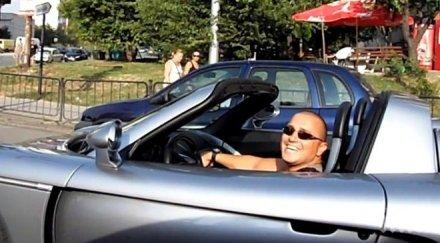 извънредно знаковият бандит куката смаза бой млад мъж после изчезна черното ламборгини