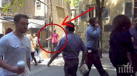 стоеше улицата протегната ръка искаше пари нещо повече прави накара повярвам