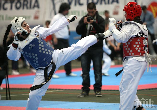 Гръцка легенда и майстор от Корея водят тренировки по таекуондо WTF в София