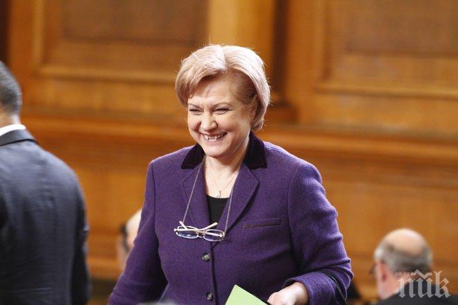 Менда Стоянова: Вчера ме ядоса лудият популизъм, който се вихреше в пленарна зала