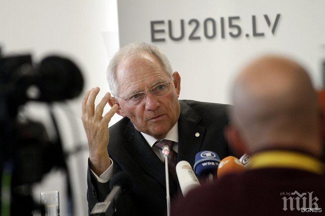 Шойбле настоява за лишаване на ЕК от политически пълномощия 