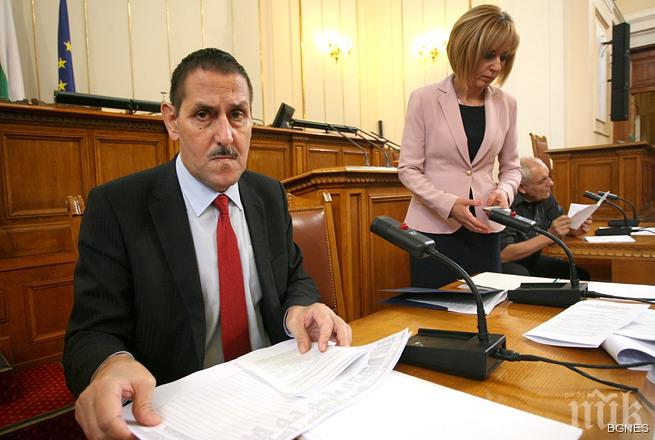 Парламентът избира омбудсман между Манолова и Пенчев