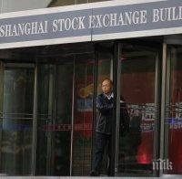 Продължава спадът на котировките на Шанхайската борса