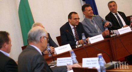 промяната договорите двата американски тец влязла сила